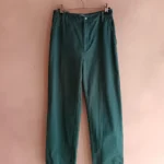 Featured thumbnail for Pantalon chino vert Aritzia Sunday Best