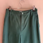Thumbnail for Pantalon chino vert Aritzia Sunday Best