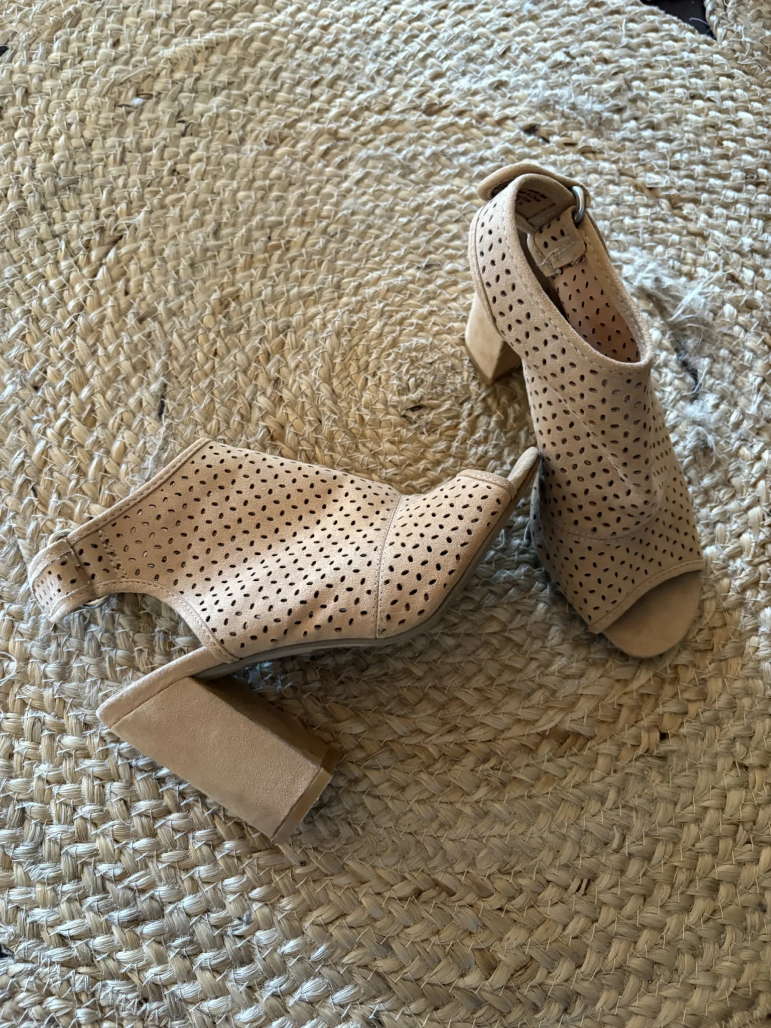Featured image for High-heeled sandals