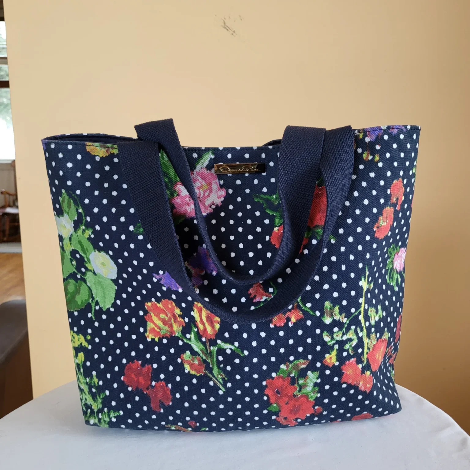 Image for Sac fourre-tout Oscar de La Renta en toile à motifs floraux et à pois