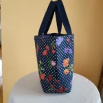 Thumbnail for Sac fourre-tout Oscar de La Renta en toile à motifs floraux et à pois