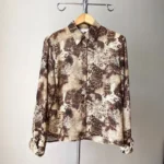 Featured thumbnail for Chemise boutonnée fluide à motif animalier vintage Y2K brun et beige