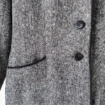 Thumbnail for Blazer en tweed semi-ajusté élégant gris et noir vintage des années 80