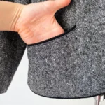 Thumbnail for Blazer en tweed semi-ajusté élégant gris et noir vintage des années 80