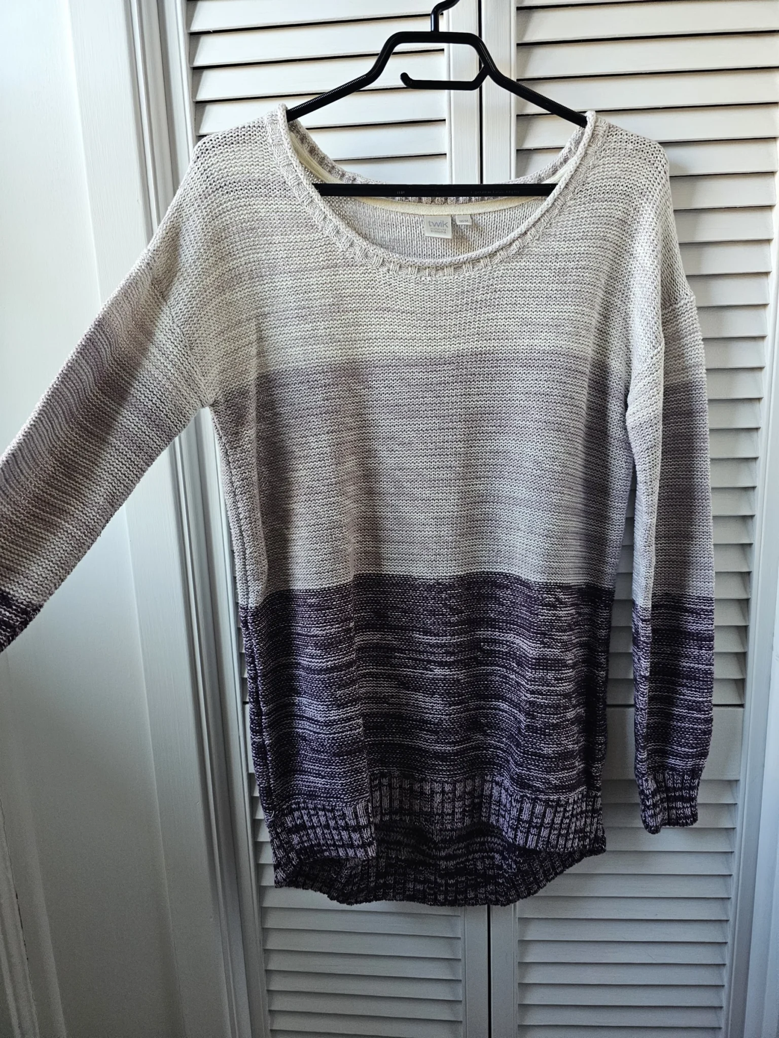 Image for Tricot avec grand col rond