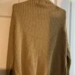 Thumbnail for Cardigan vintage beige en maille torsadée – Tradition Sears – Taille M (État Neuf)