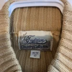 Thumbnail for Cardigan vintage beige en maille torsadée – Tradition Sears – Taille M (État Neuf)