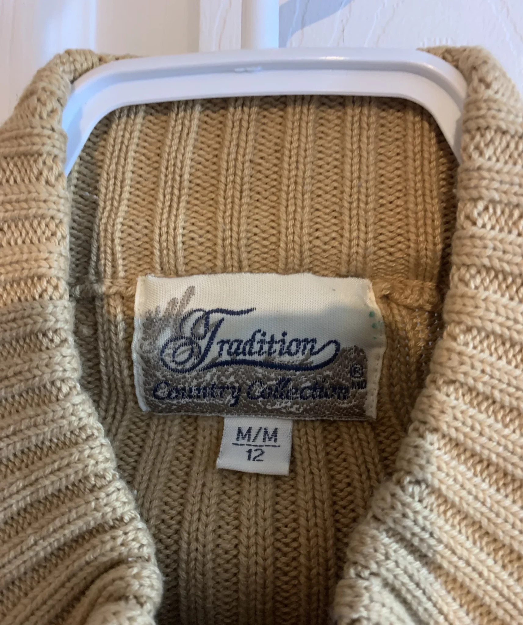Image for Cardigan vintage beige en maille torsadée – Tradition Sears – Taille M (État Neuf)