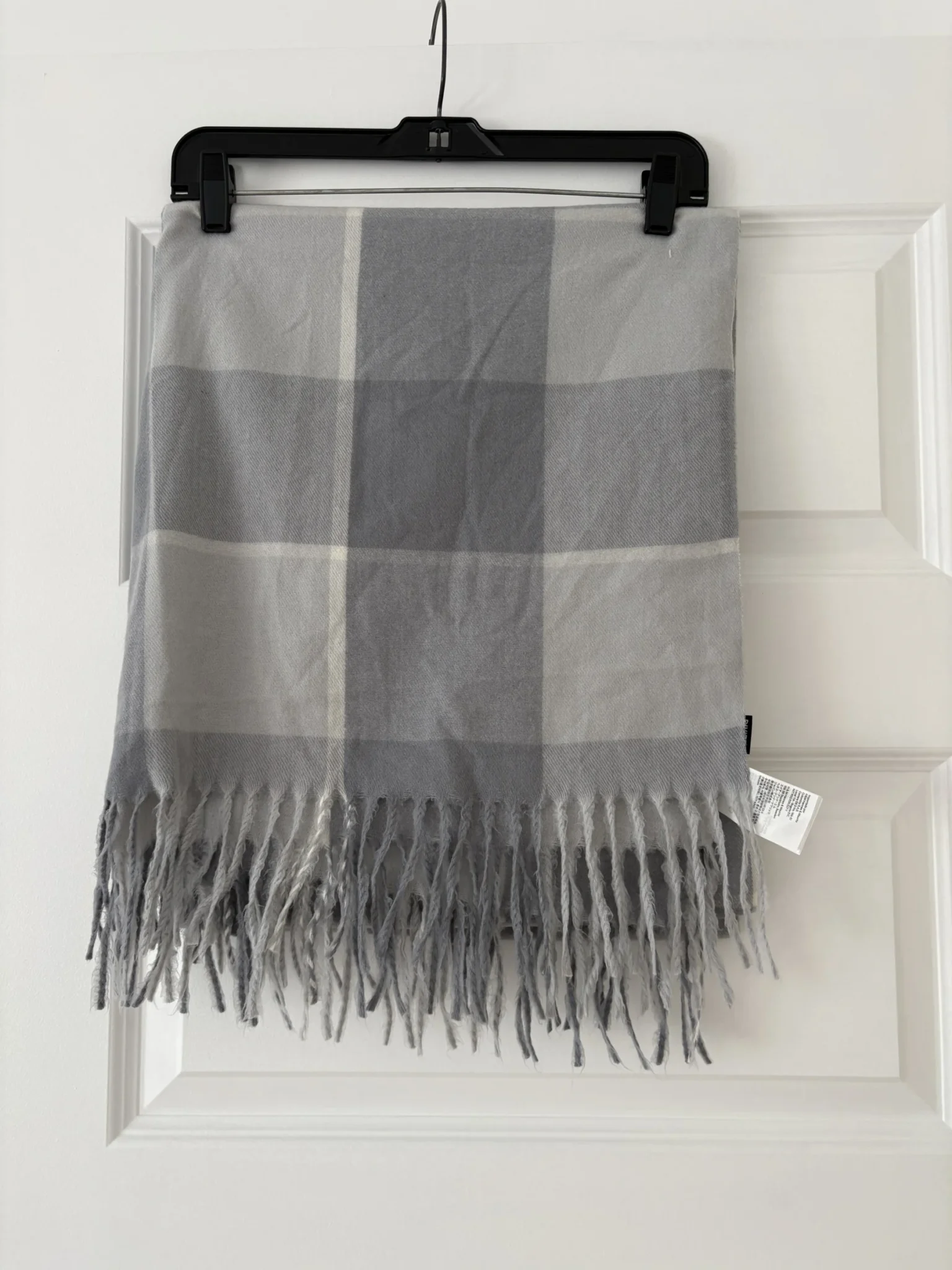 Featured image for Grande écharpe grise à carreaux neuve H&M
