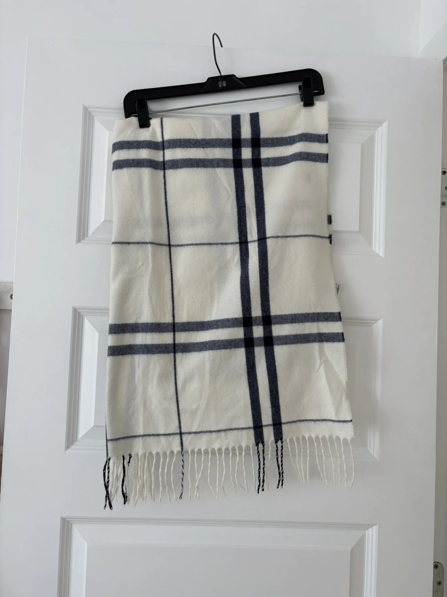 Featured image for GAP cream and navy checked scarf