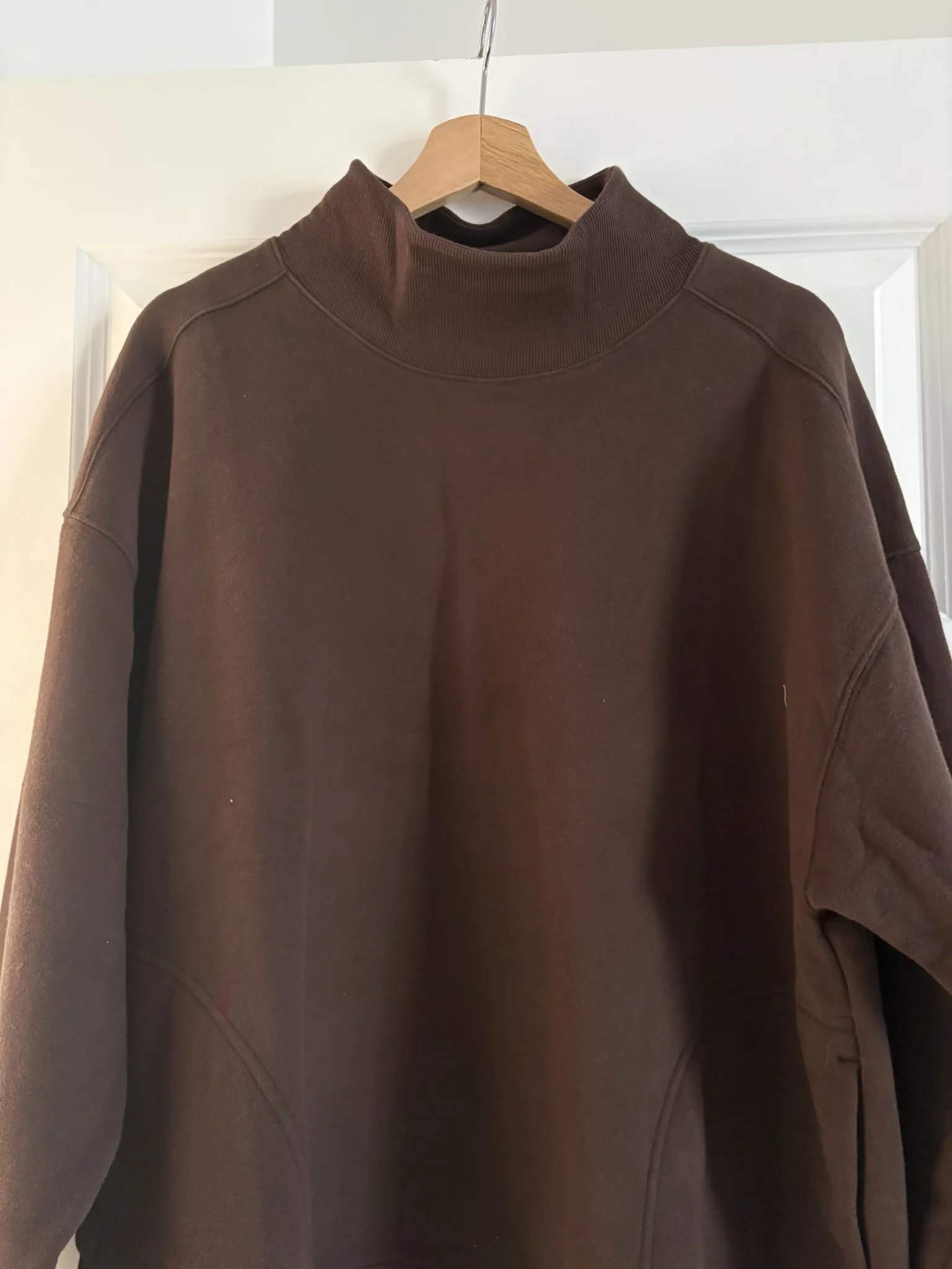 Image for Chandail brun avec col Aerie neuf