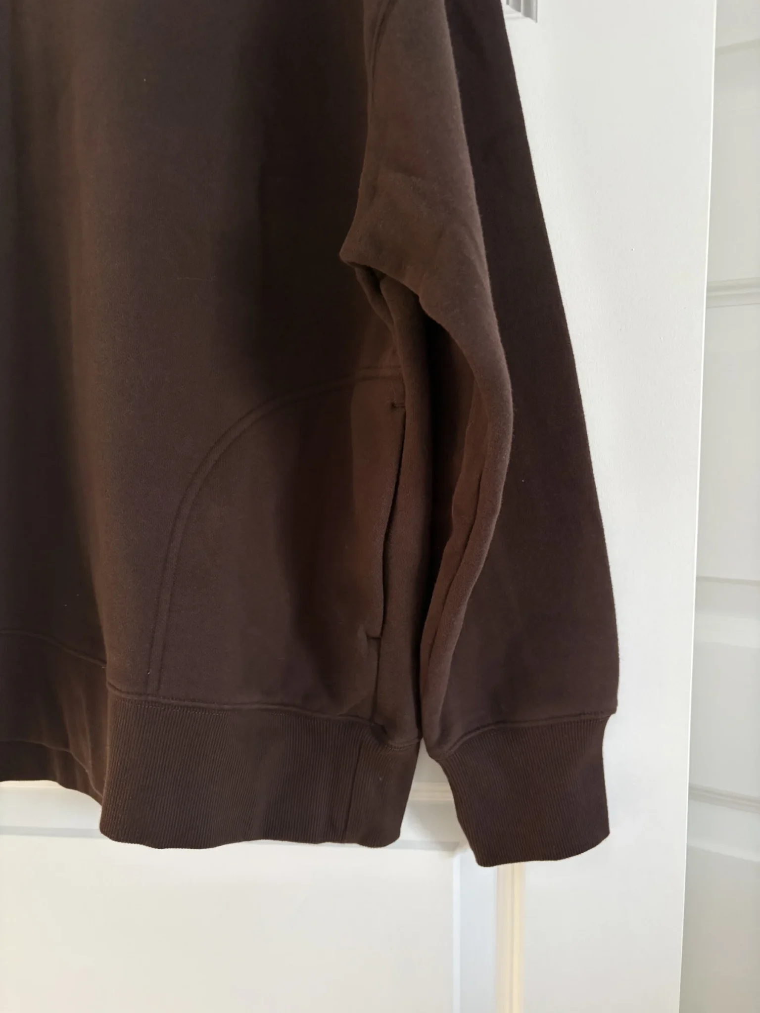 Image for Chandail brun avec col Aerie neuf
