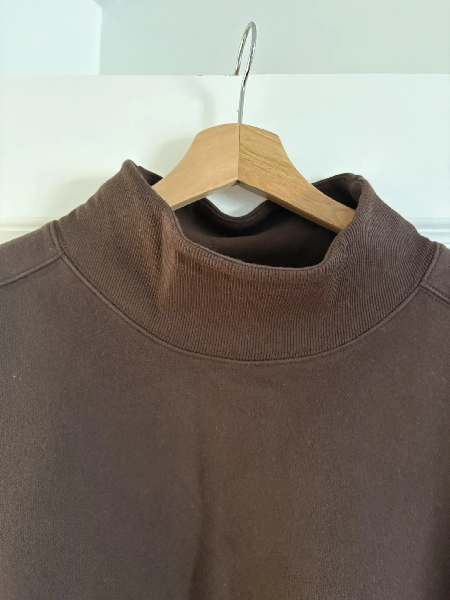 Image for Chandail brun avec col Aerie neuf