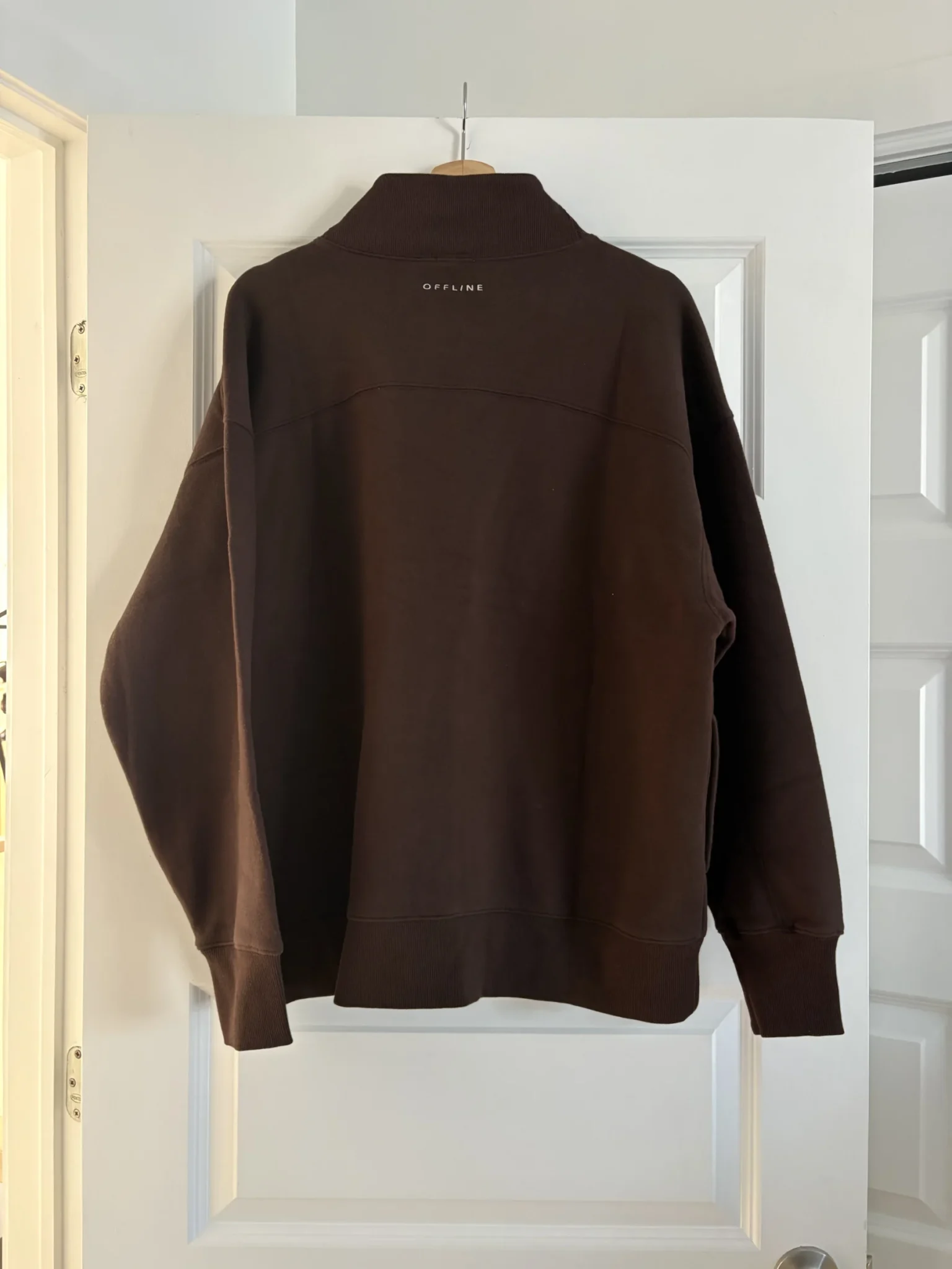 Image for Chandail brun avec col Aerie neuf