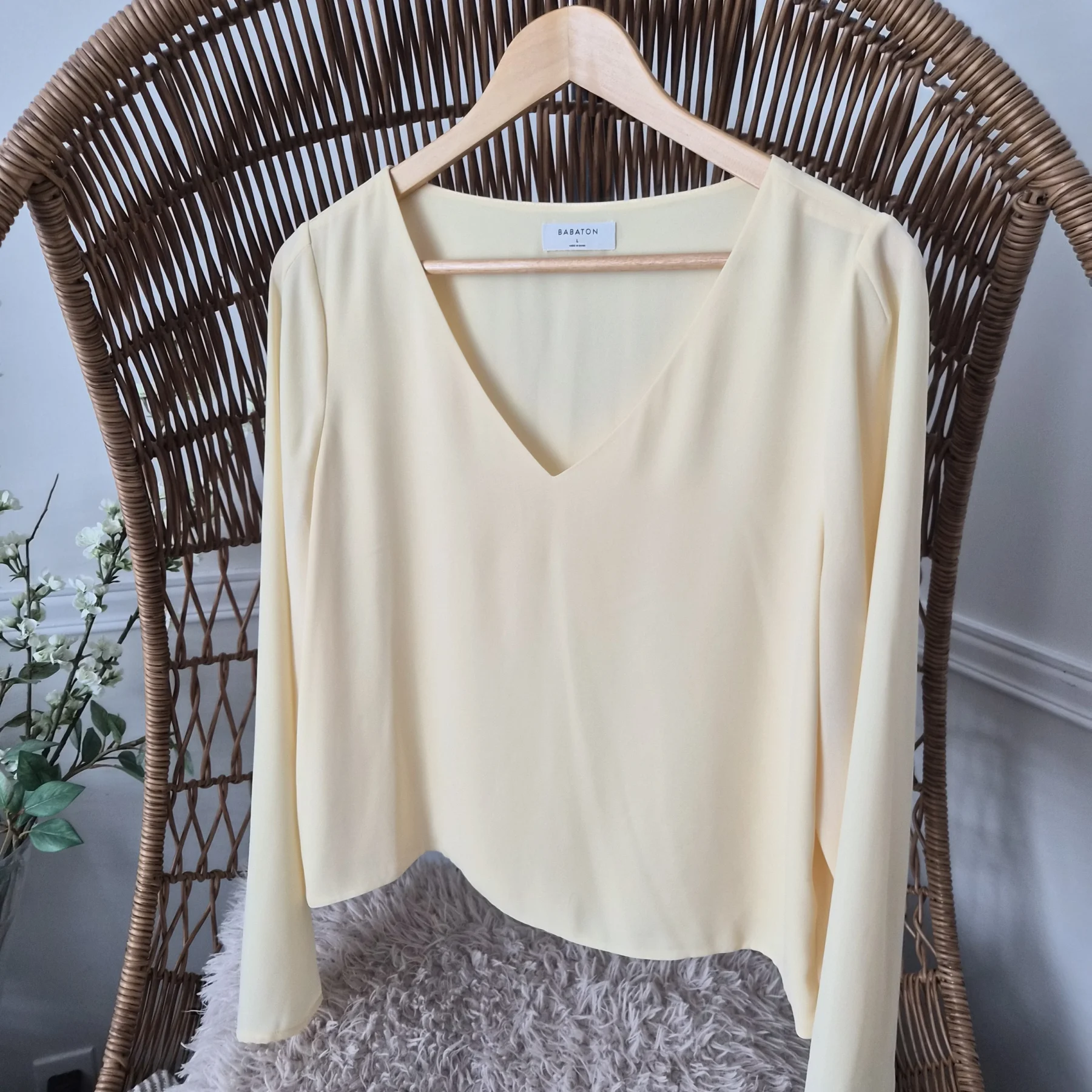 Haut col V léger Aritzia seconde main