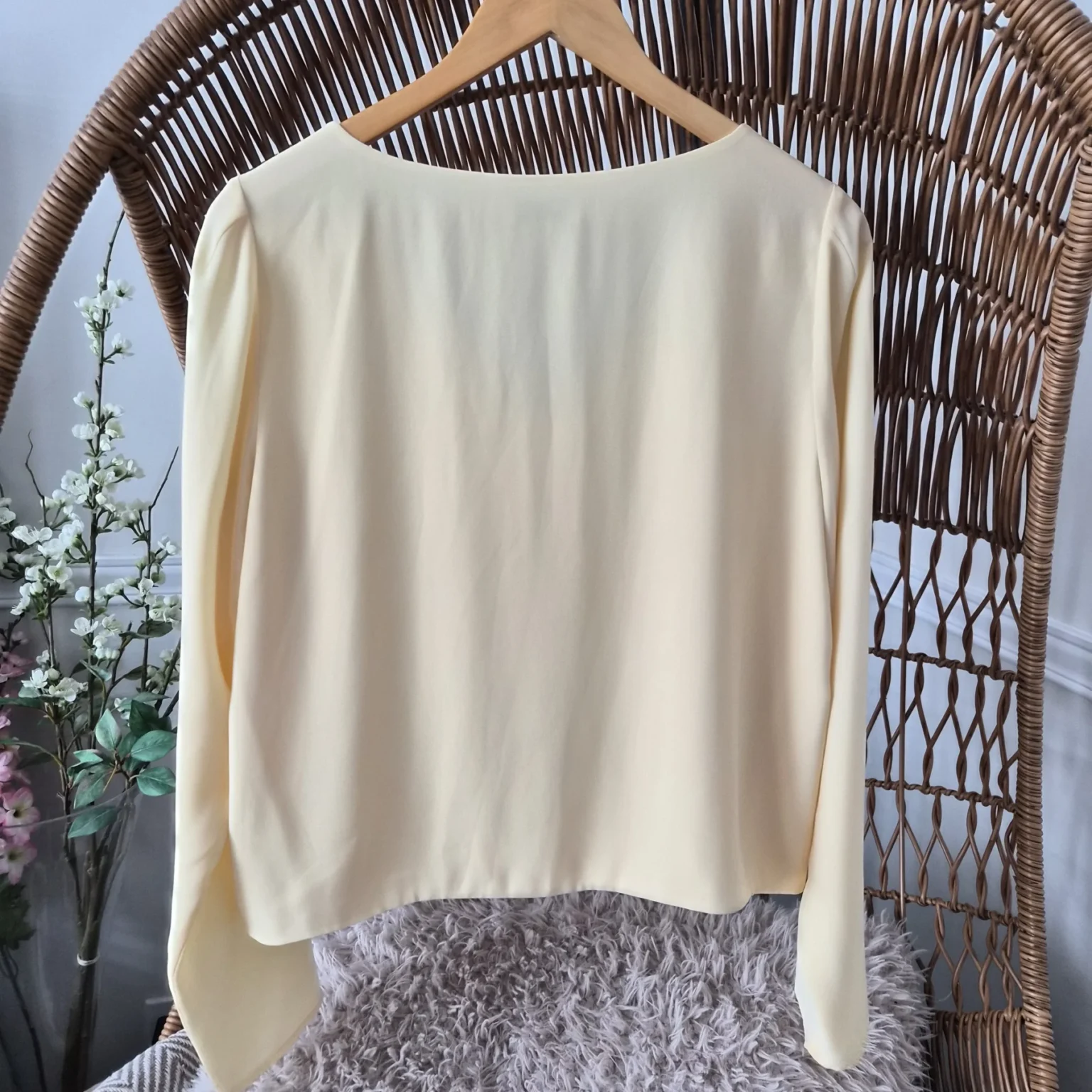 Image for Lightweight V-neck top