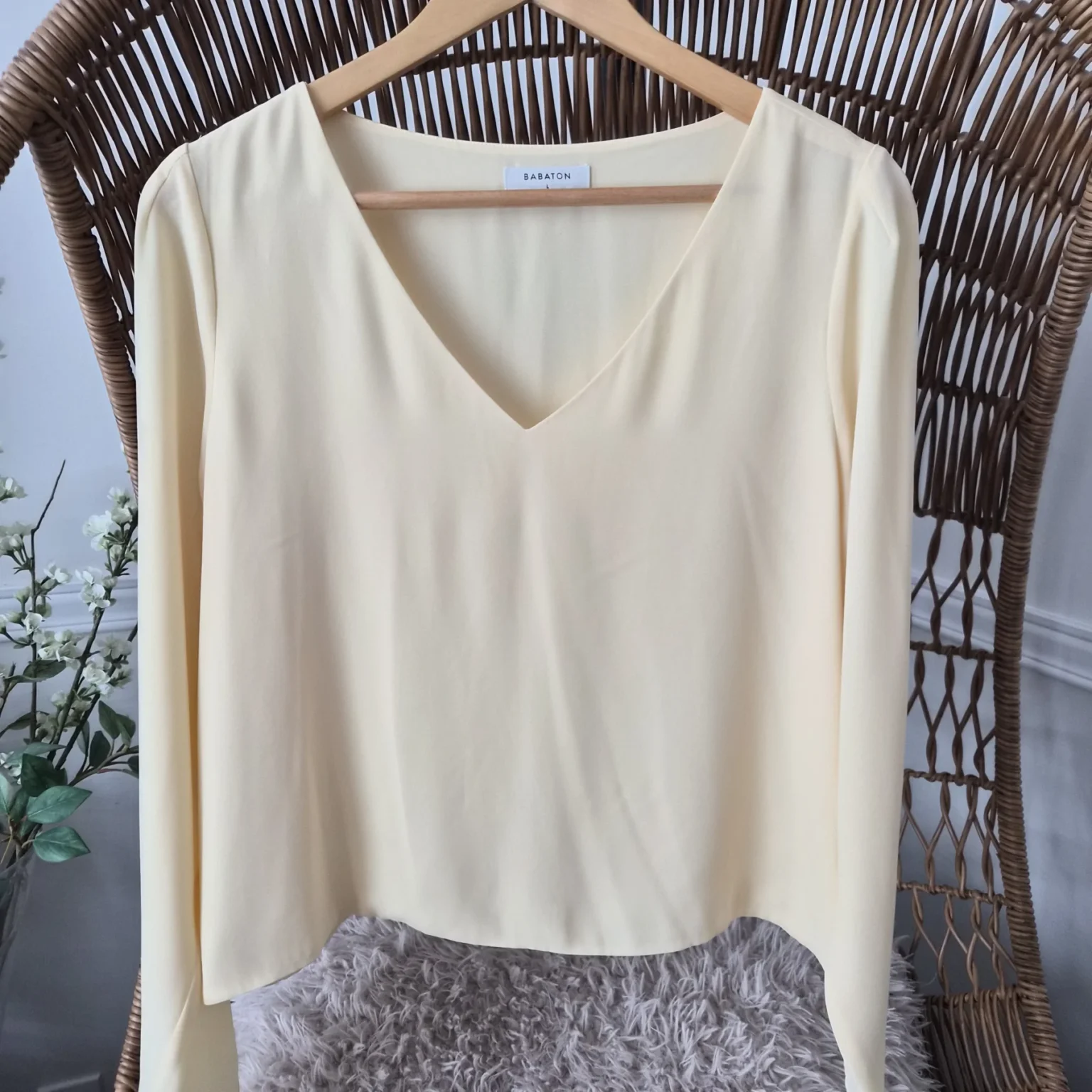 Image for Lightweight V-neck top