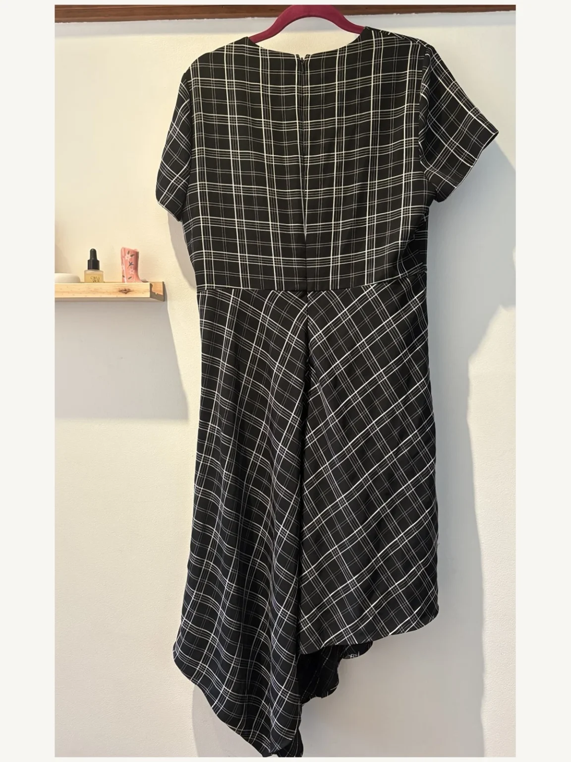 Image for Robe Vince Camuto à carreaux noir et blanc – Taille 12 – Coupe asymétrique