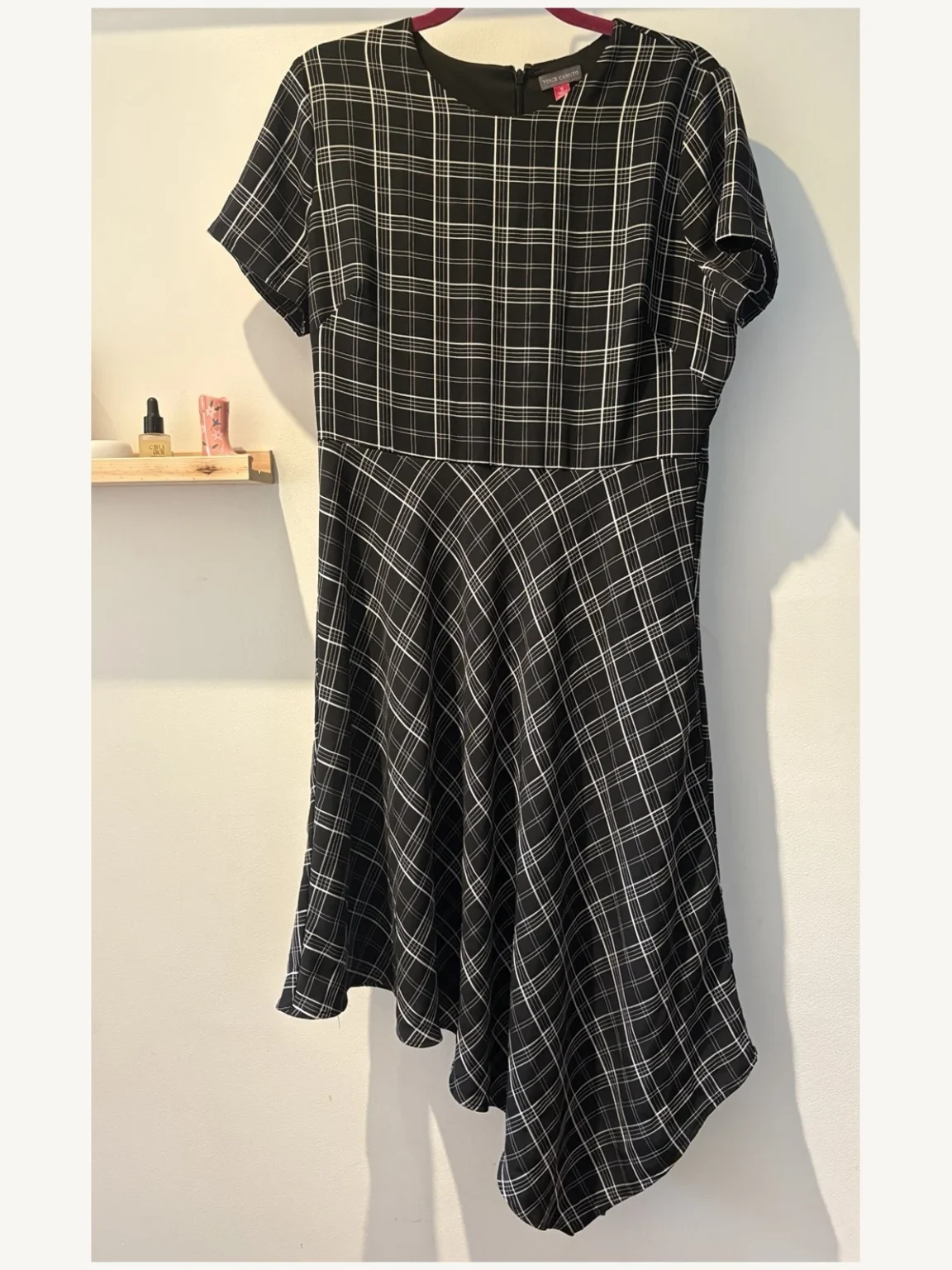 Image for Robe Vince Camuto à carreaux noir et blanc – Taille 12 – Coupe asymétrique