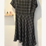 Thumbnail for Robe Vince Camuto à carreaux noir et blanc – Taille 12 – Coupe asymétrique