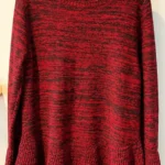 Featured thumbnail for Chandail en tricot chiné rouge et noir – Manches évasées – Style artisanal