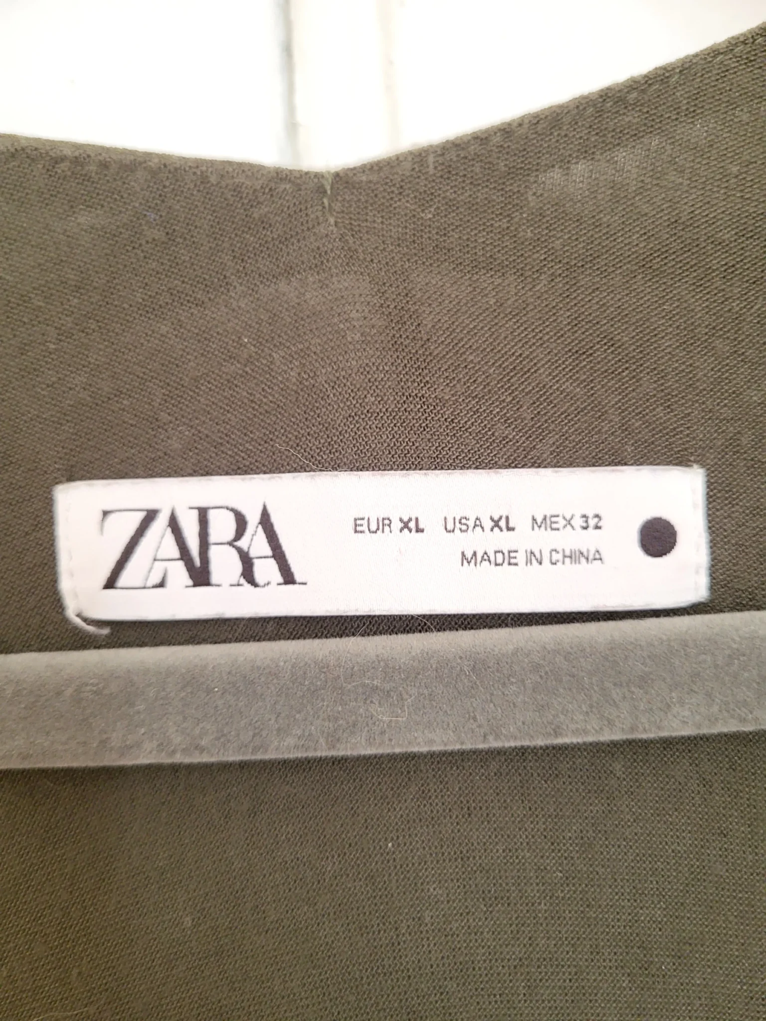 Image for Robe tunique Zara vert olive, semi transparente col en V, longueur midi