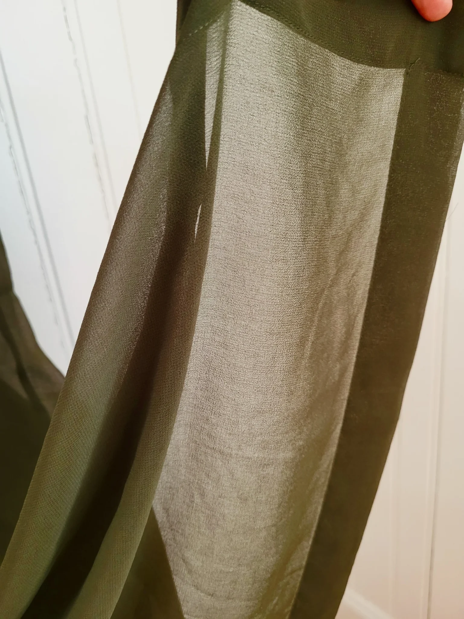 Image for Robe tunique Zara vert olive, semi transparente col en V, longueur midi