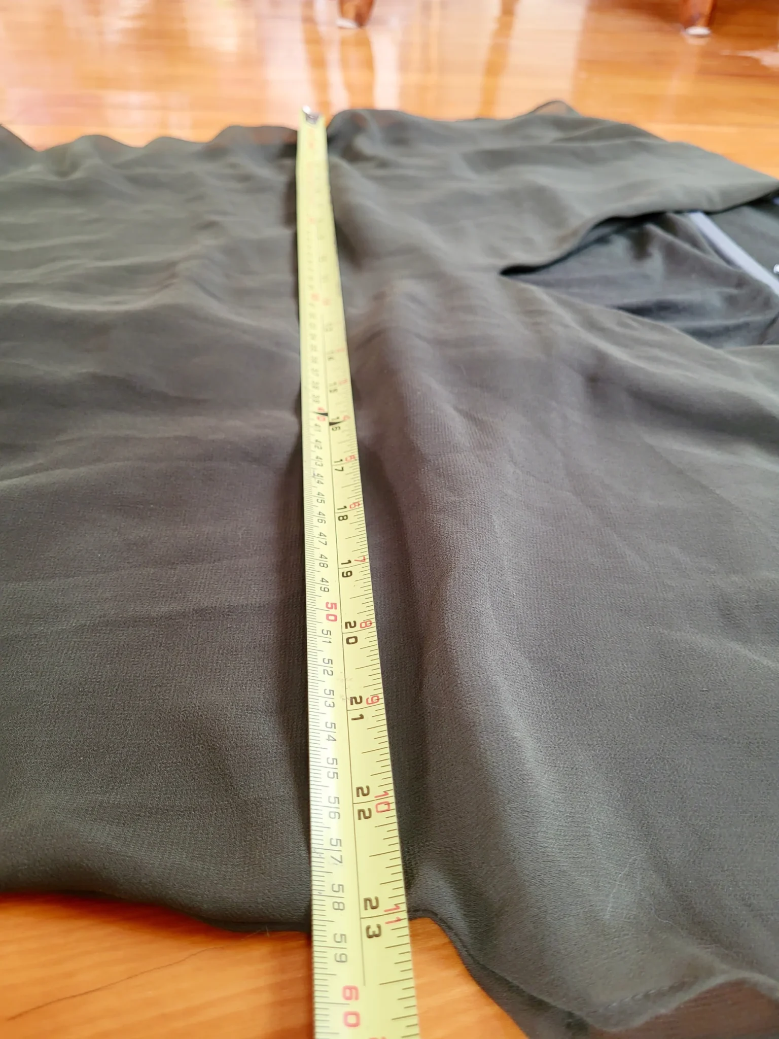 Image for Robe tunique Zara vert olive, semi transparente col en V, longueur midi