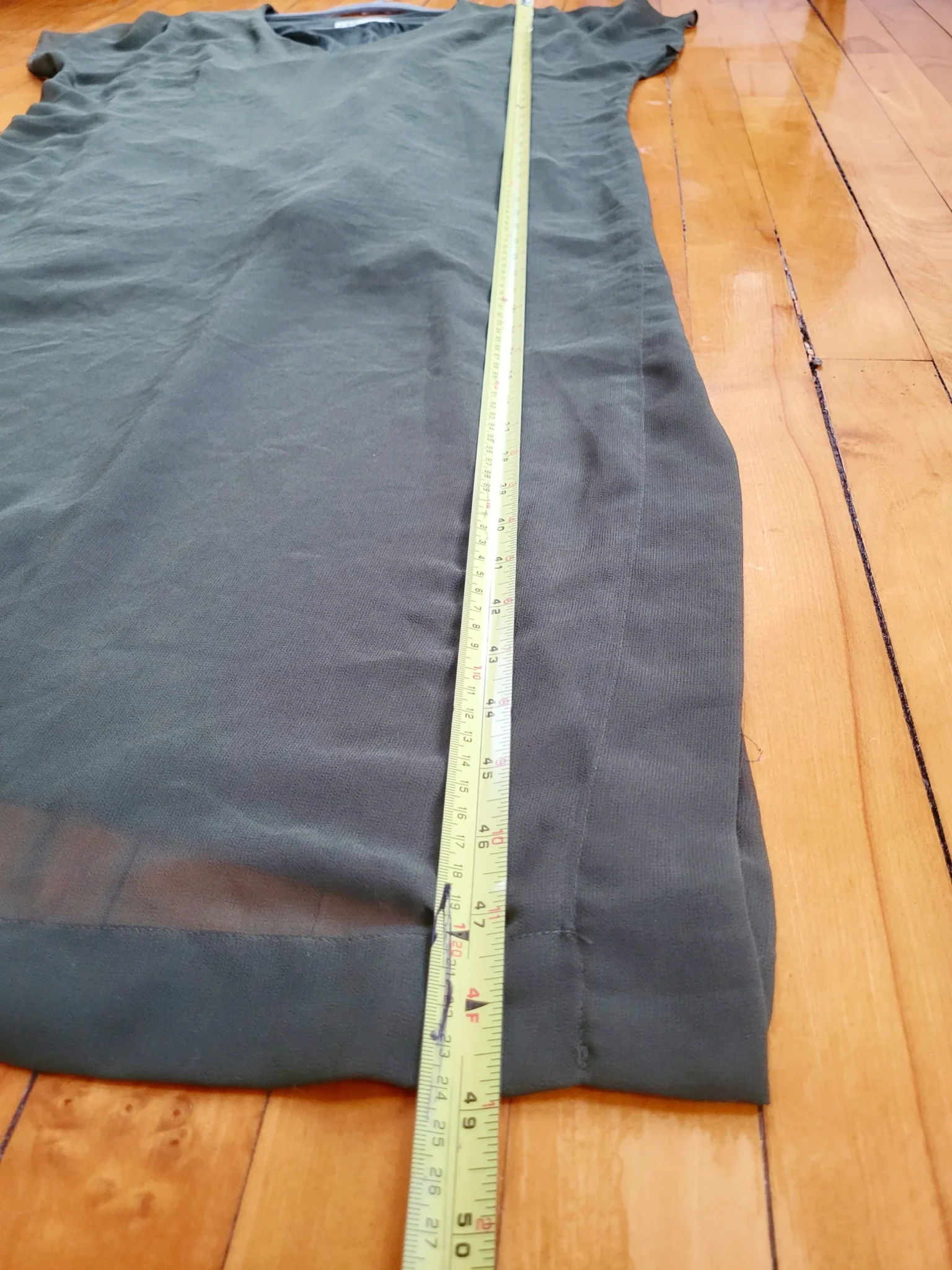 Image for Robe tunique Zara vert olive, semi transparente col en V, longueur midi
