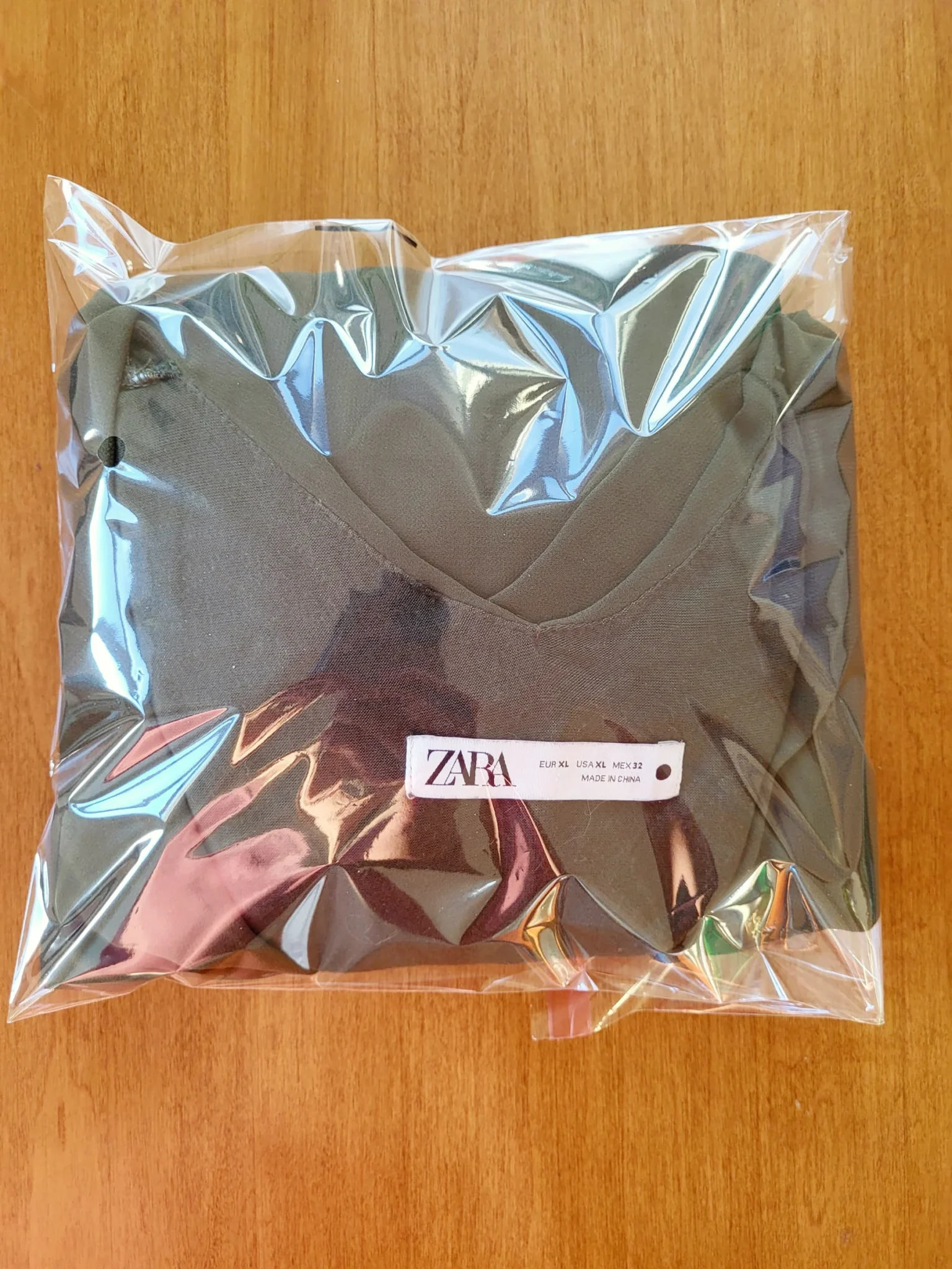 Image for Robe tunique Zara vert olive, semi transparente col en V, longueur midi