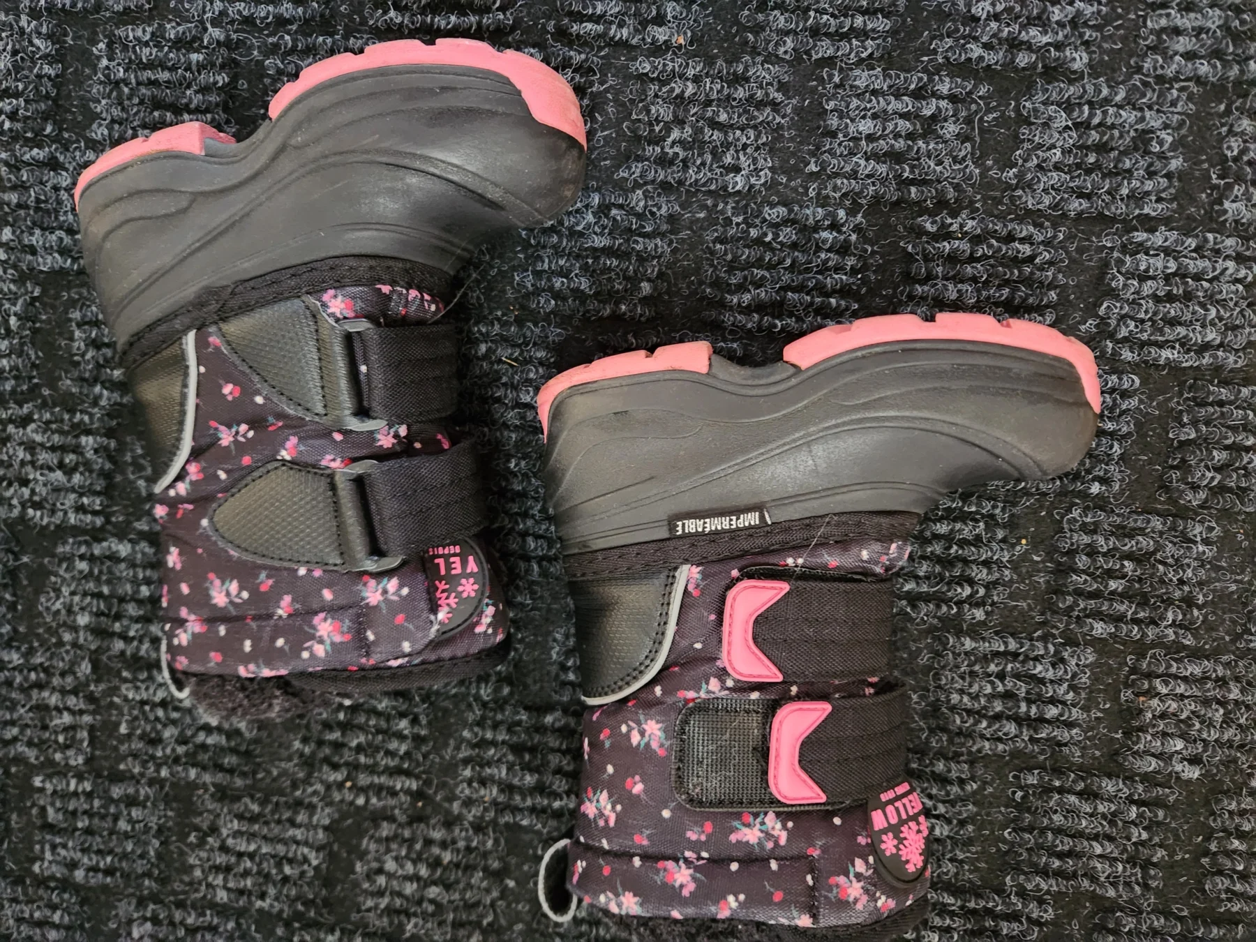 Belles bottes d'hiver bien entretenues de taille 7 toddler fille Yellow Shoes seconde main