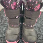 Thumbnail for Belles bottes d'hiver bien entretenues de taille 7 toddler fille