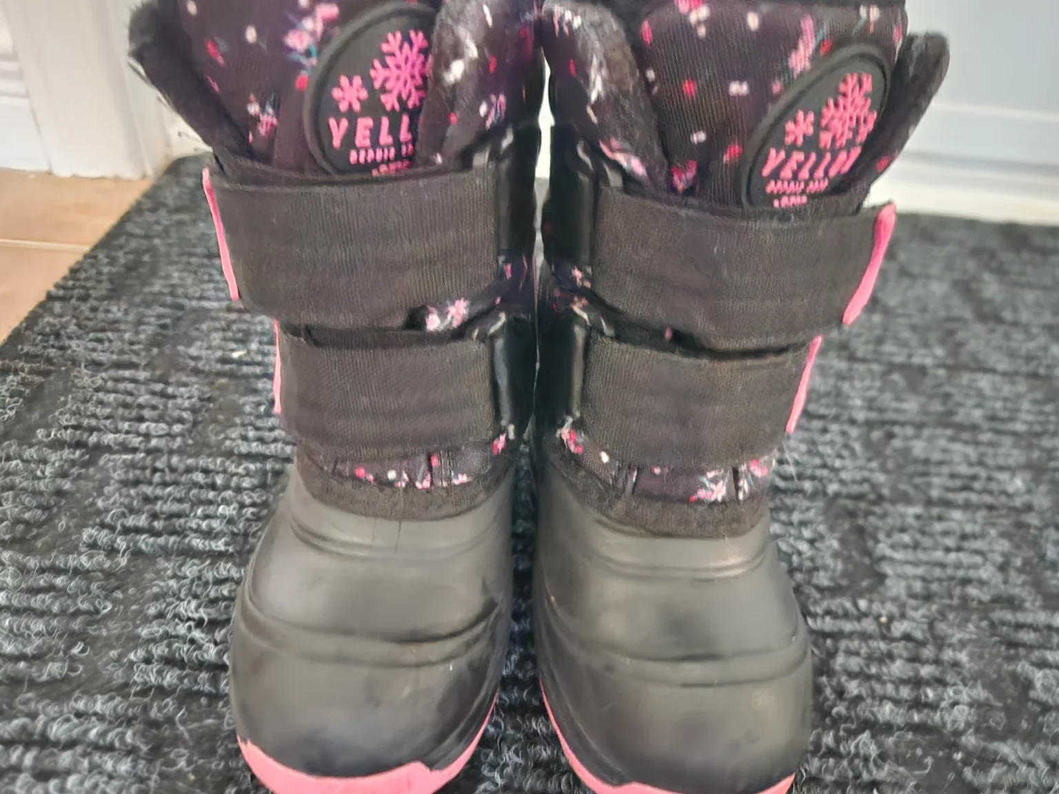 Image for Belles bottes d'hiver bien entretenues de taille 7 toddler fille