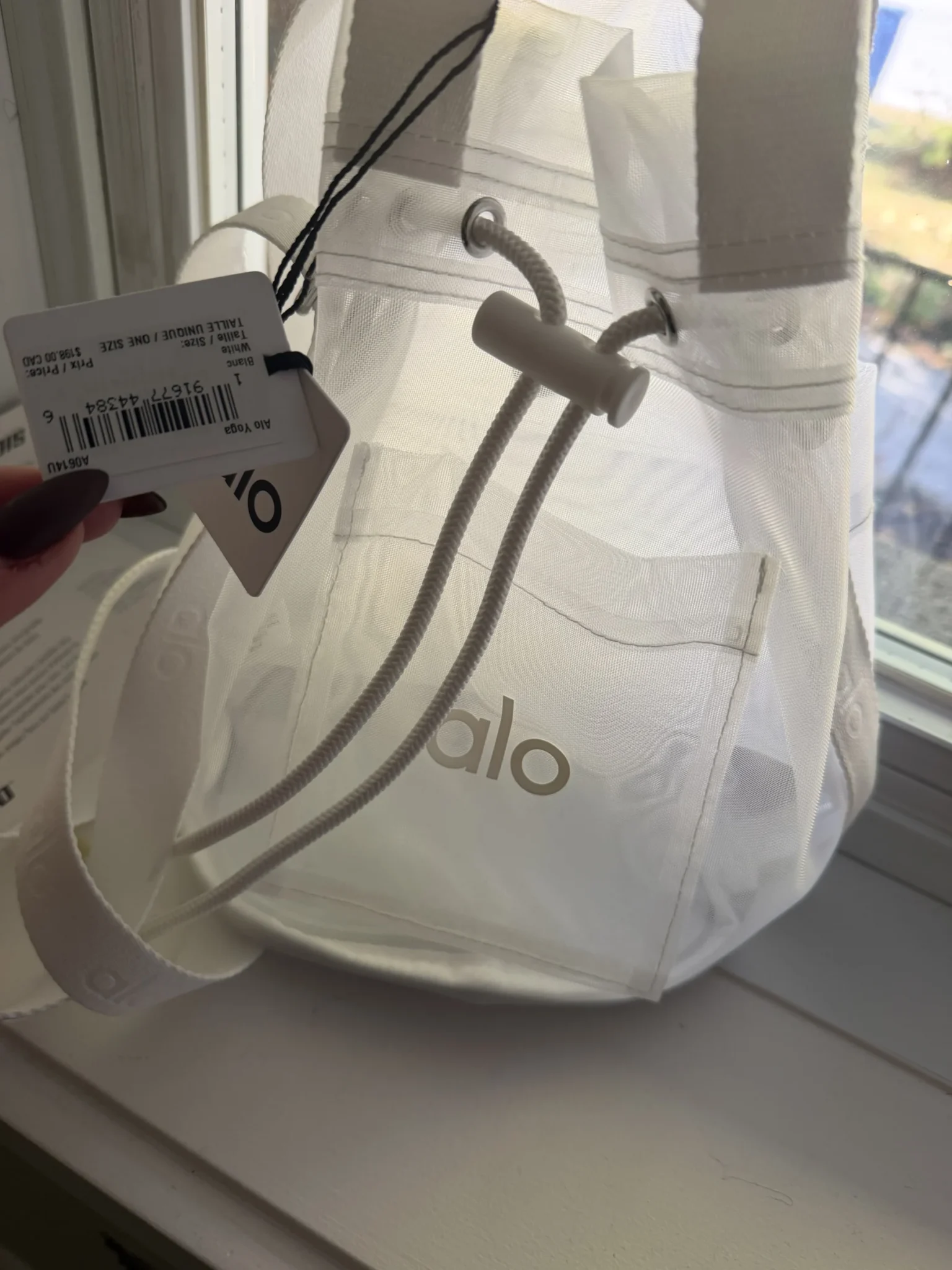 Featured image for Alo Yoga - petit sac / Sheer Cross Body Bucket Bag