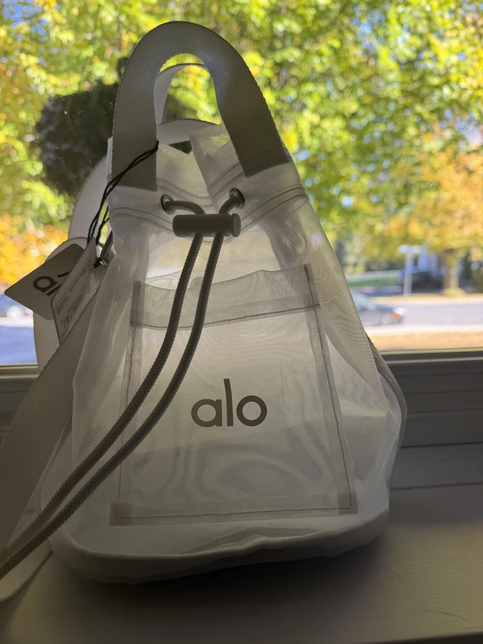 Image for Alo Yoga - petit sac / Sheer Cross Body Bucket Bag