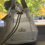 Thumbnail for Alo Yoga - petit sac / Sheer Cross Body Bucket Bag