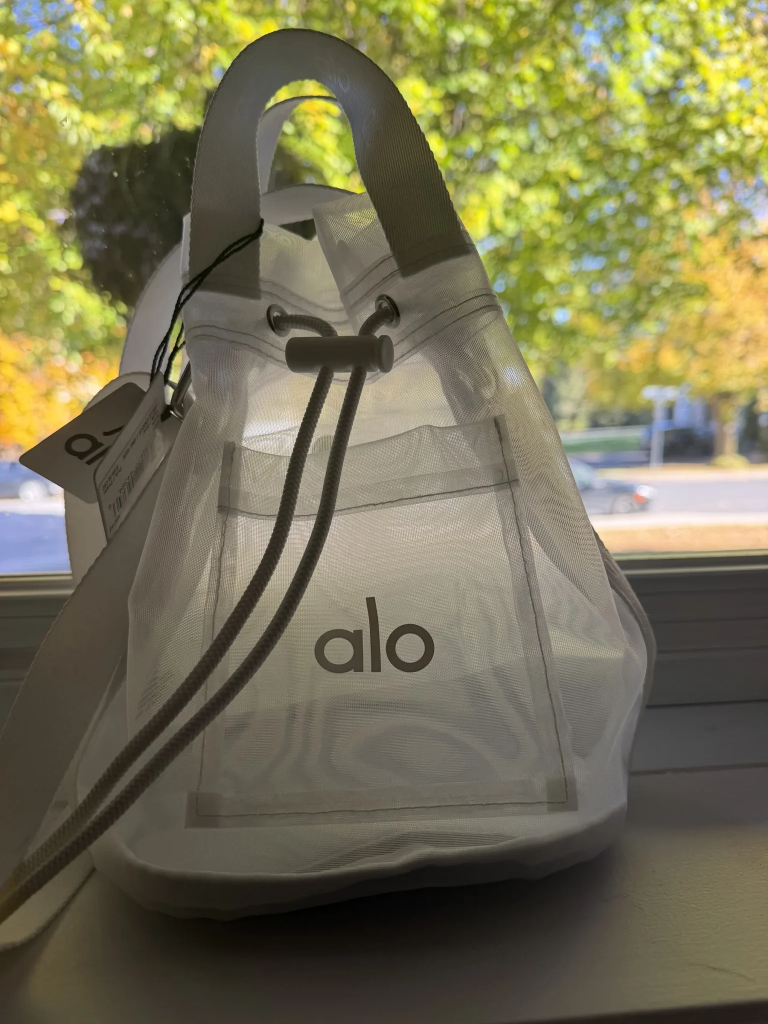 Image for Alo Yoga - petit sac / Sheer Cross Body Bucket Bag