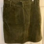 Thumbnail for Jupe courte en suède véritable vert olive Skotts Suede