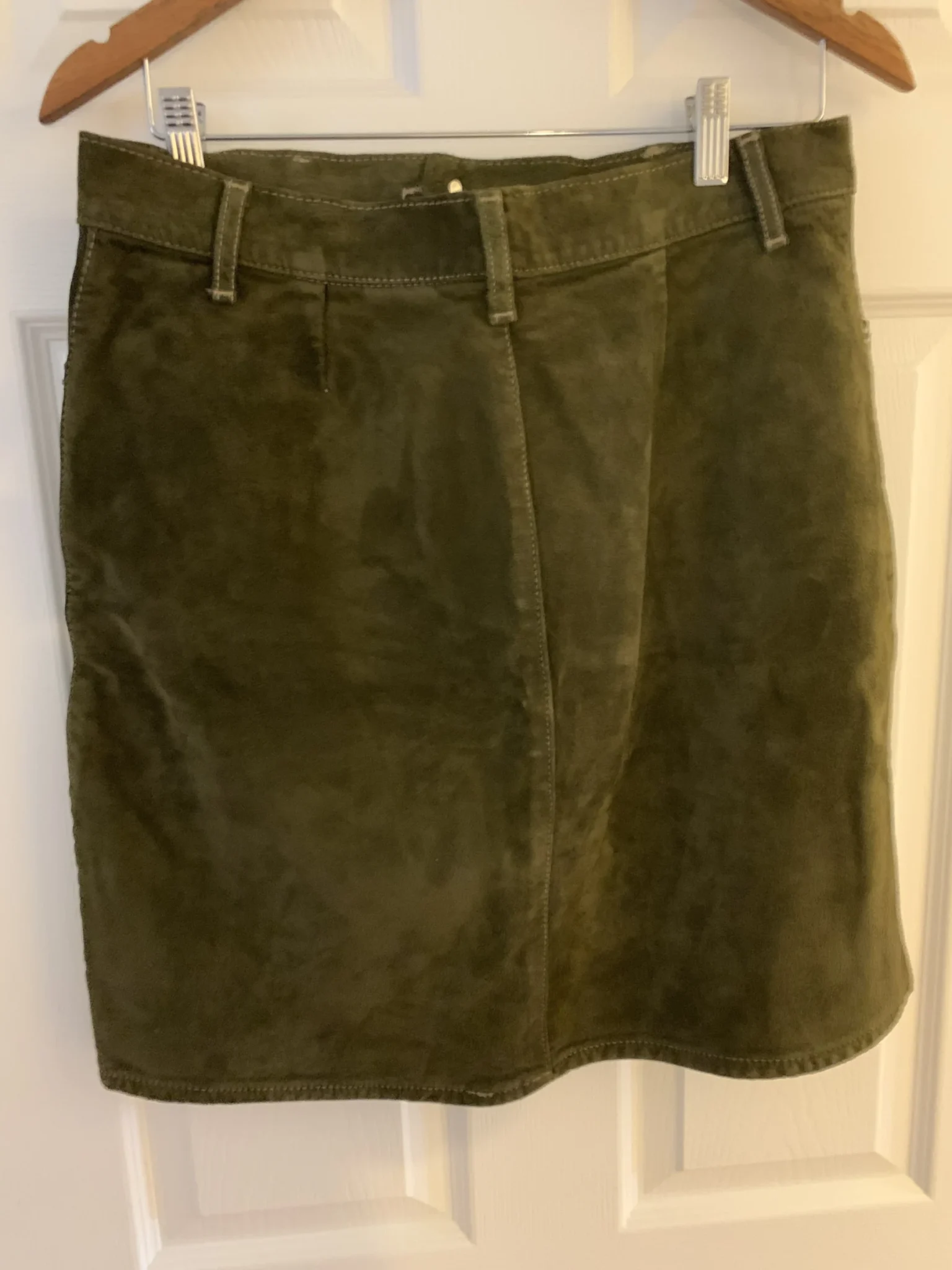 Image for Jupe courte en suède véritable vert olive Skotts Suede