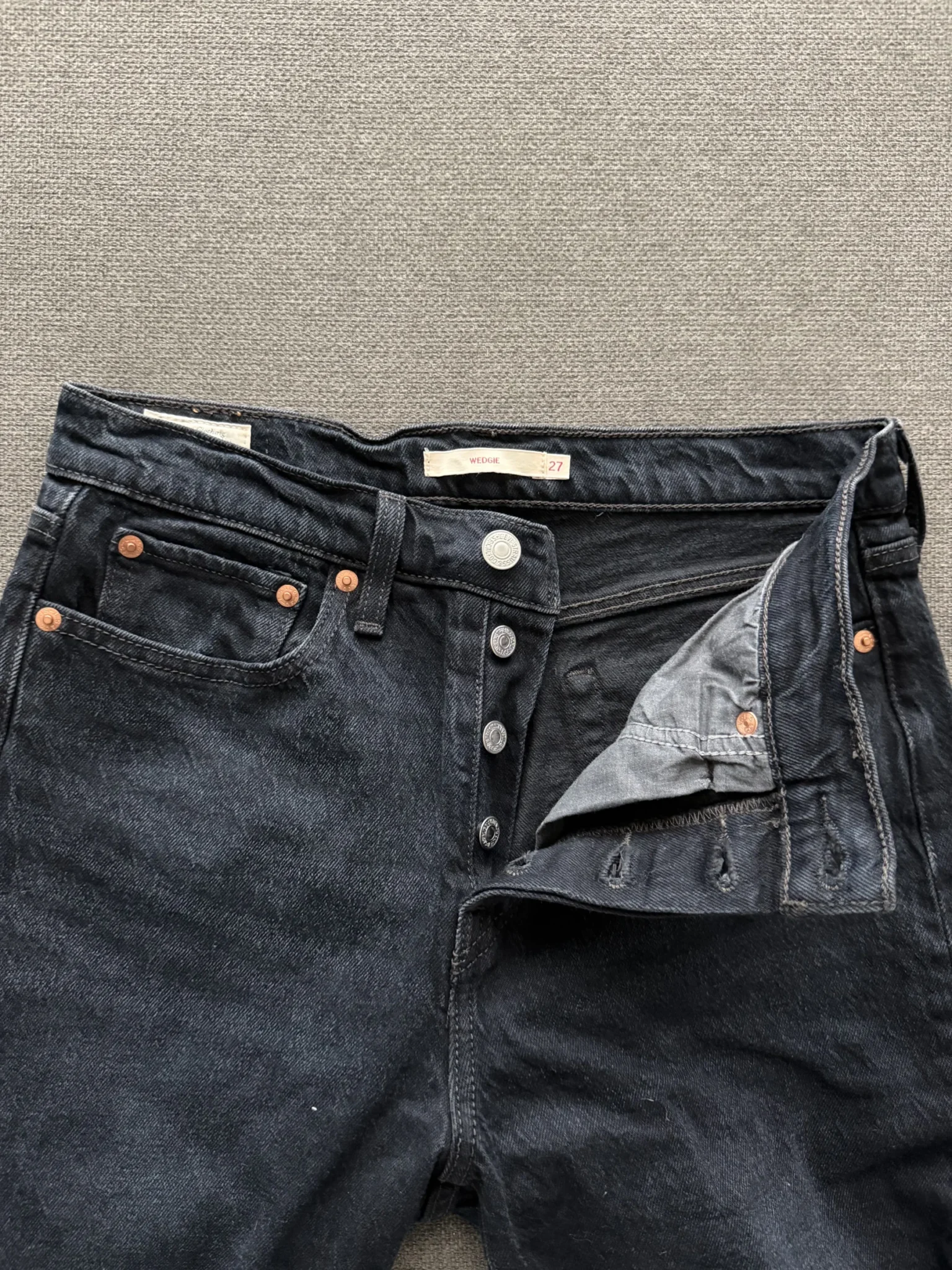 Featured image for Levi’s Wedgie Straight Ankle