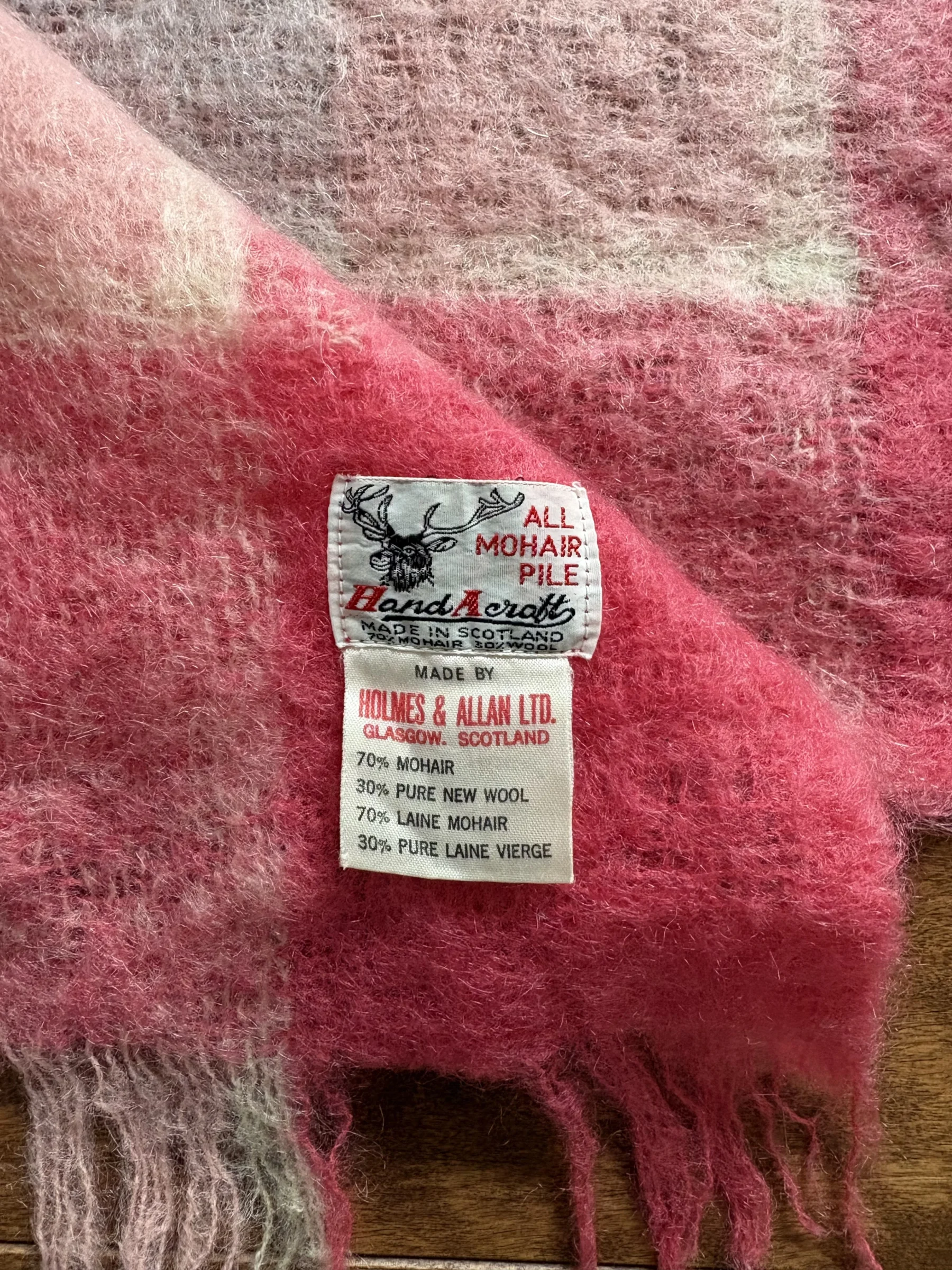Foulard de mohair rose vibrant *Autre seconde main