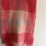 Thumbnail for Foulard de mohair rose vibrant