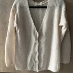 Featured thumbnail for Chandail crème Aritzia (babaton)