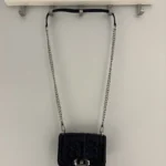 Featured thumbnail for Petit sac avec chaîne