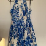 Featured thumbnail for Robe fleurie bleue et blanche Vince Camuto