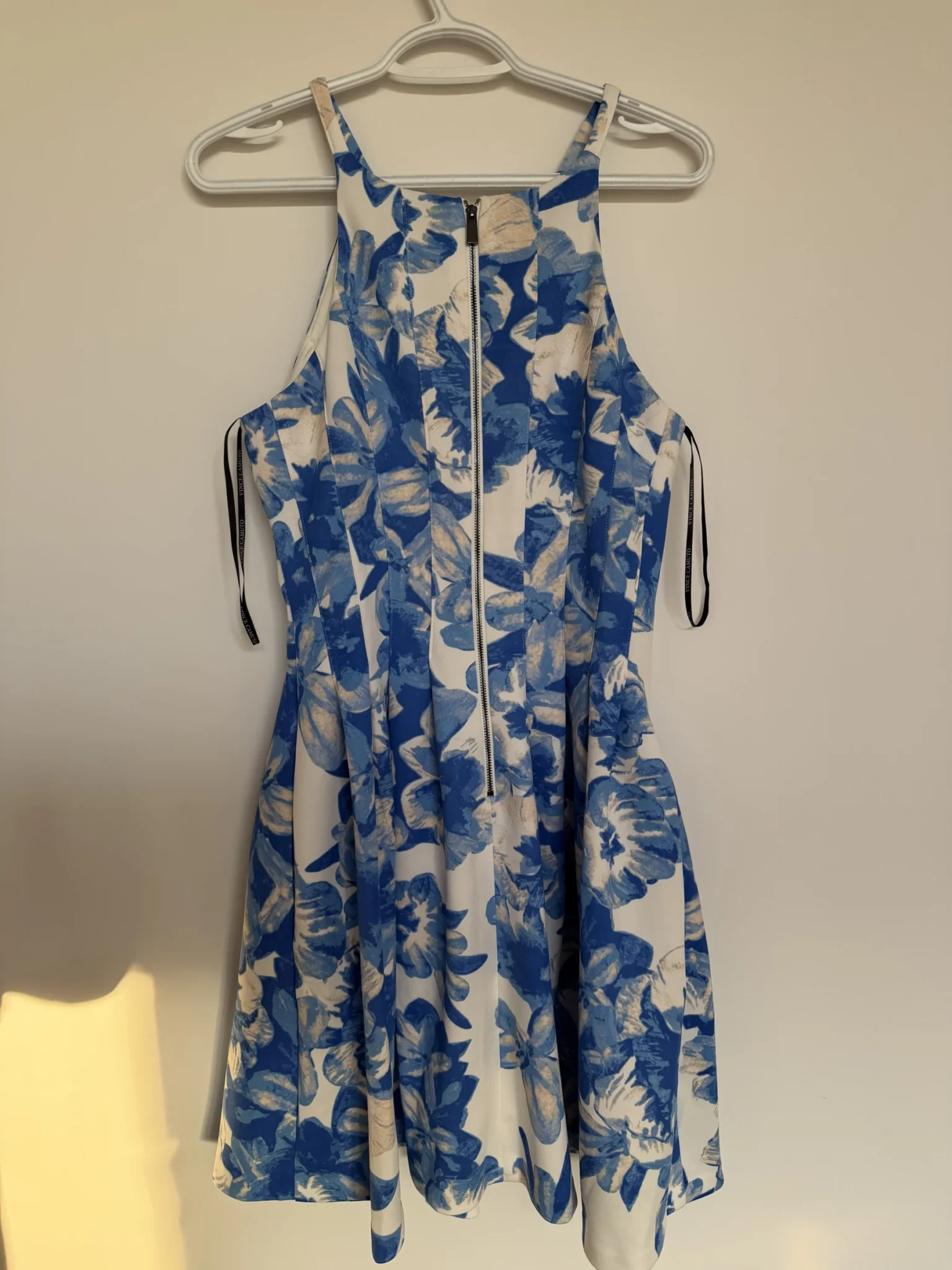 Image for Robe fleurie bleue et blanche Vince Camuto