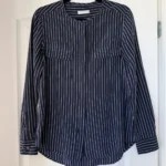 Featured thumbnail for Chemise Equipment 100% soie bleu marine à rayure taille M