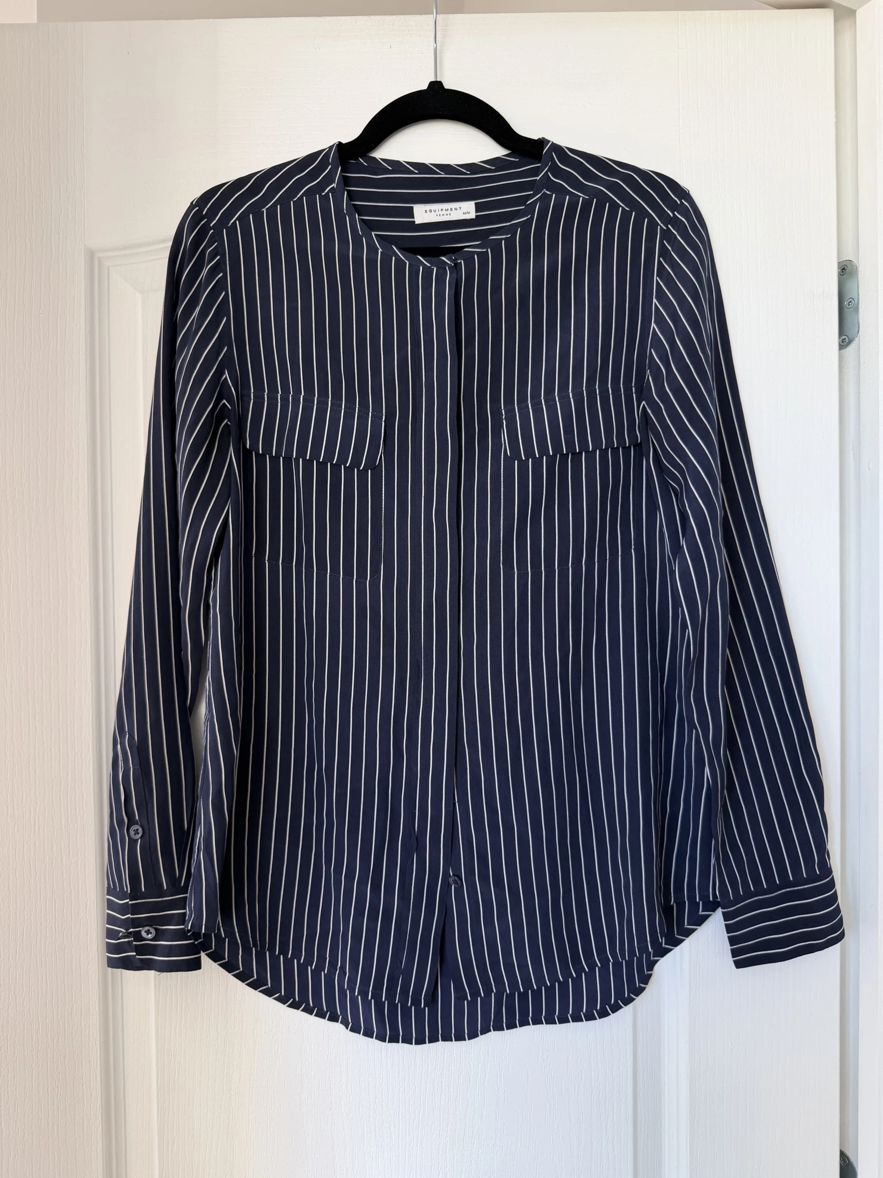 Equipment 100% silk navy blue striped shirt, size M Equipment seconde main