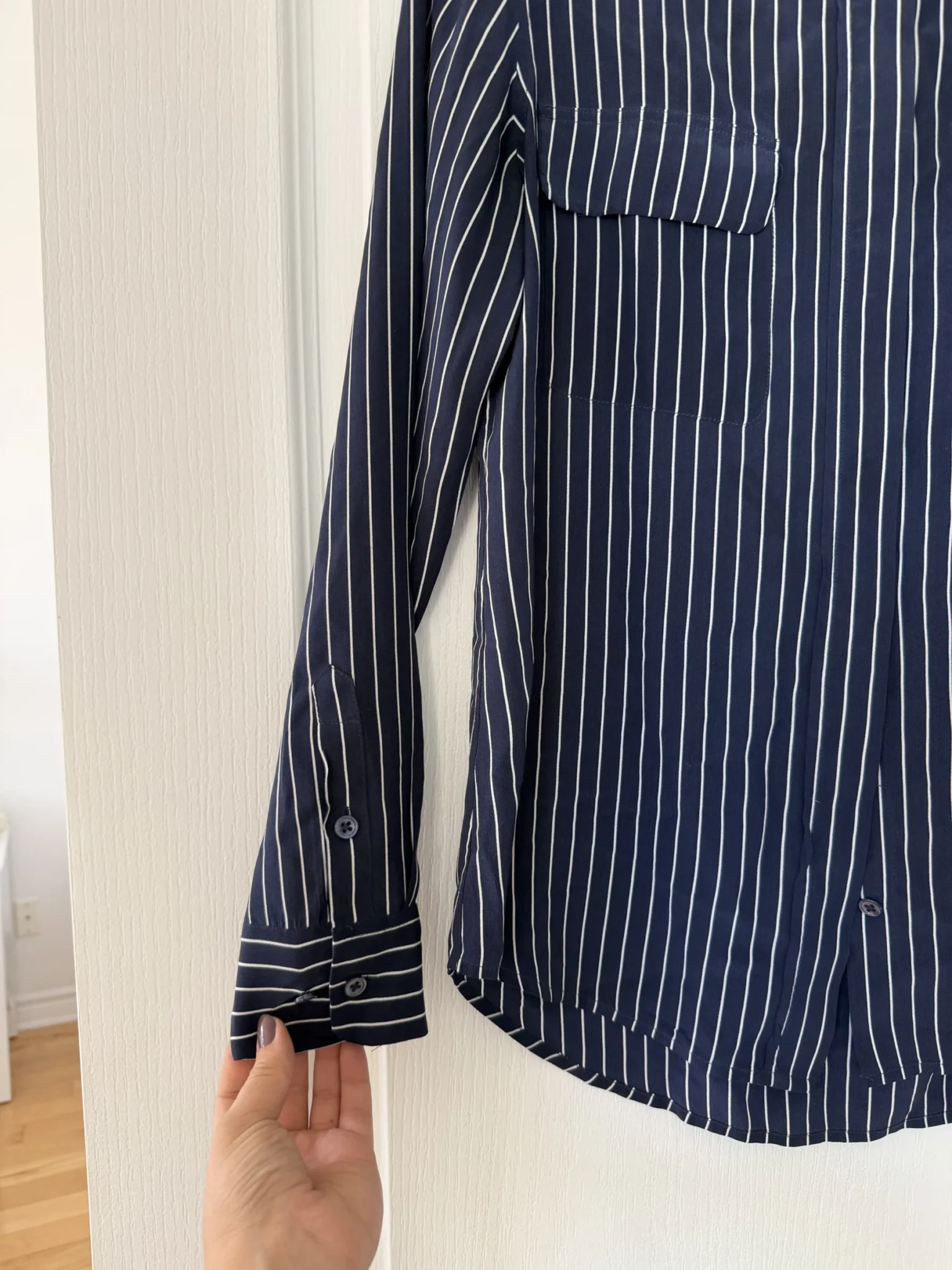 Image for Chemise Equipment 100% soie bleu marine à rayure taille M