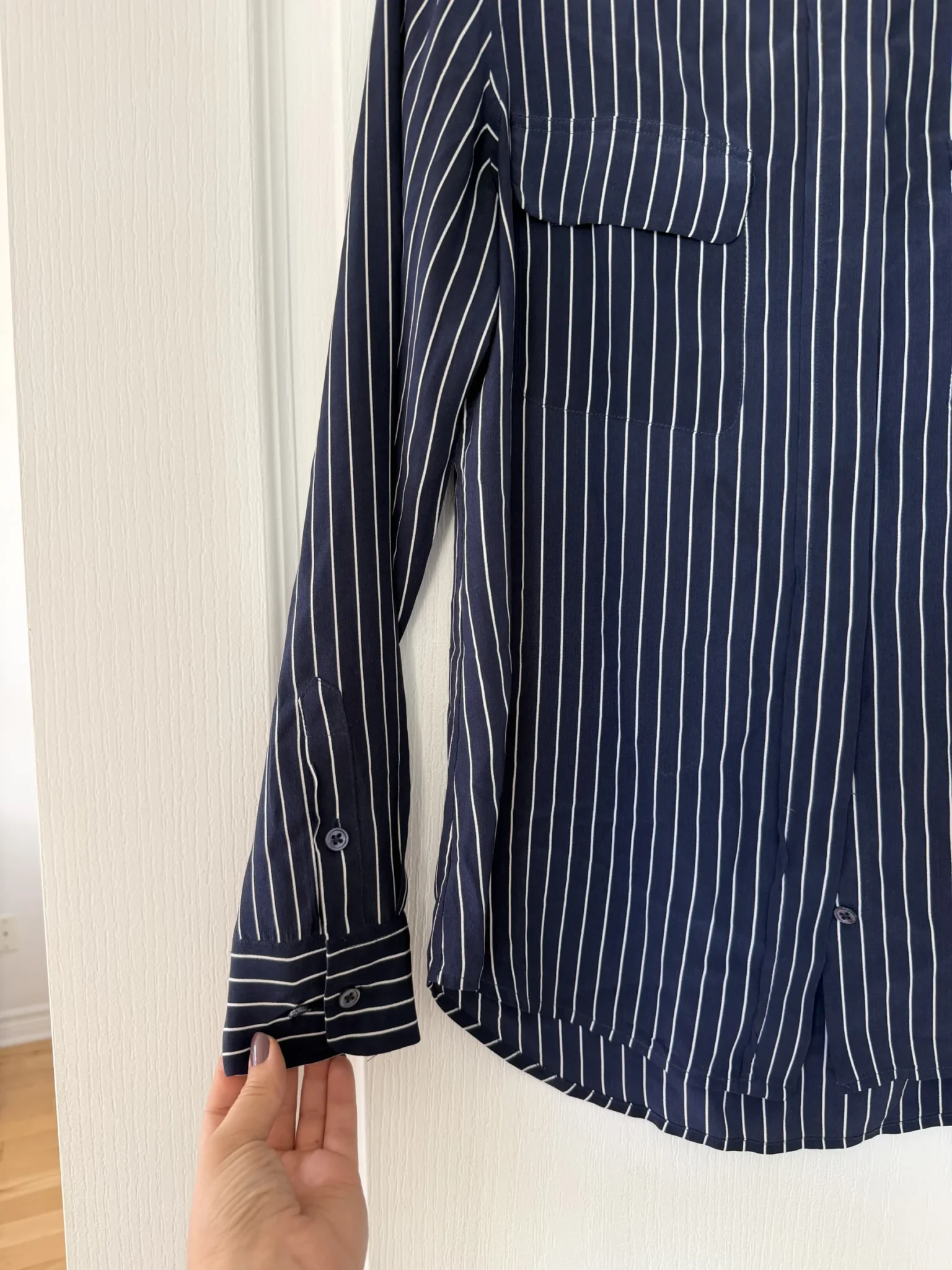 Image for Chemise Equipment 100% soie bleu marine à rayure taille M